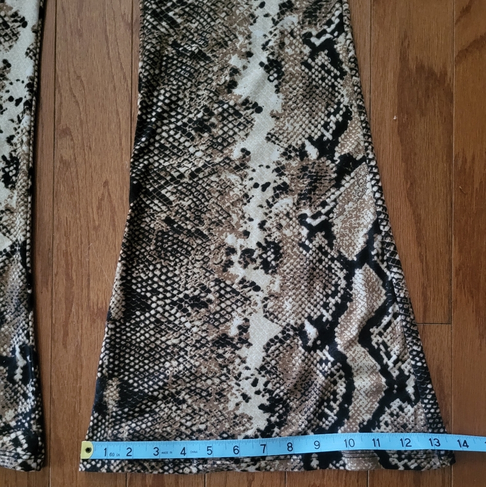 Altar'd State Flare Snake Print Flare Pants Leggings Sz L - Picture 9 of 13